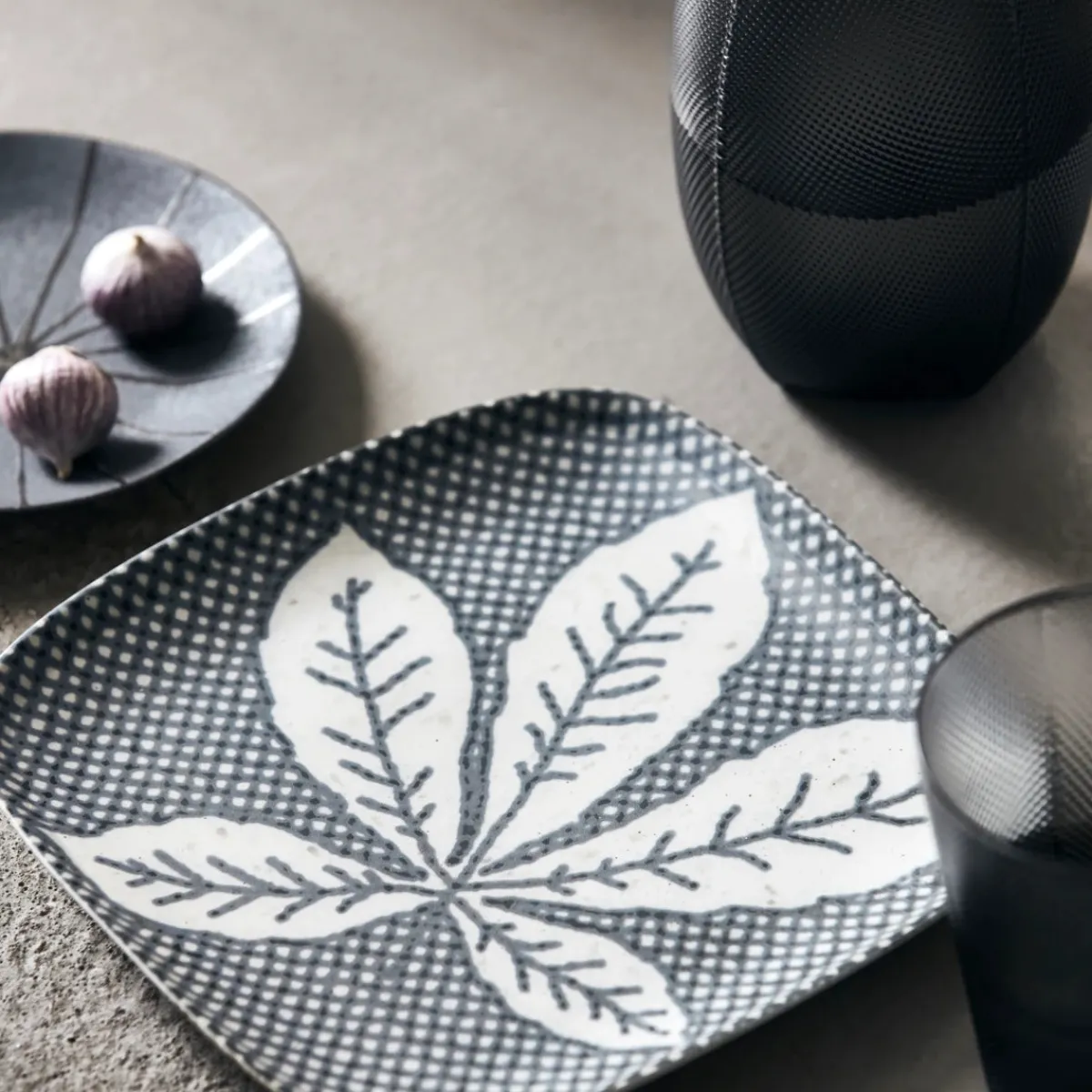 House Doctor Geschirr|Geschirr|Teller, HDKastanie, Grau/Blau